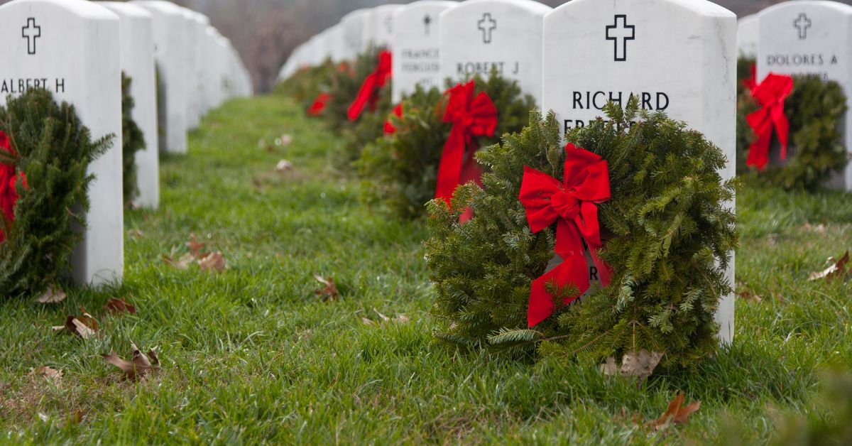 Walmart’s Wreaths Across America Drivers Visit Soldier’s Grave to Tell Him His Mother Loves Him